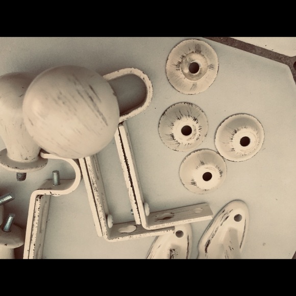 COPY - NW WHITE 5 BRACKETS AND 4 FINIALS SET - Picture 8 of 8